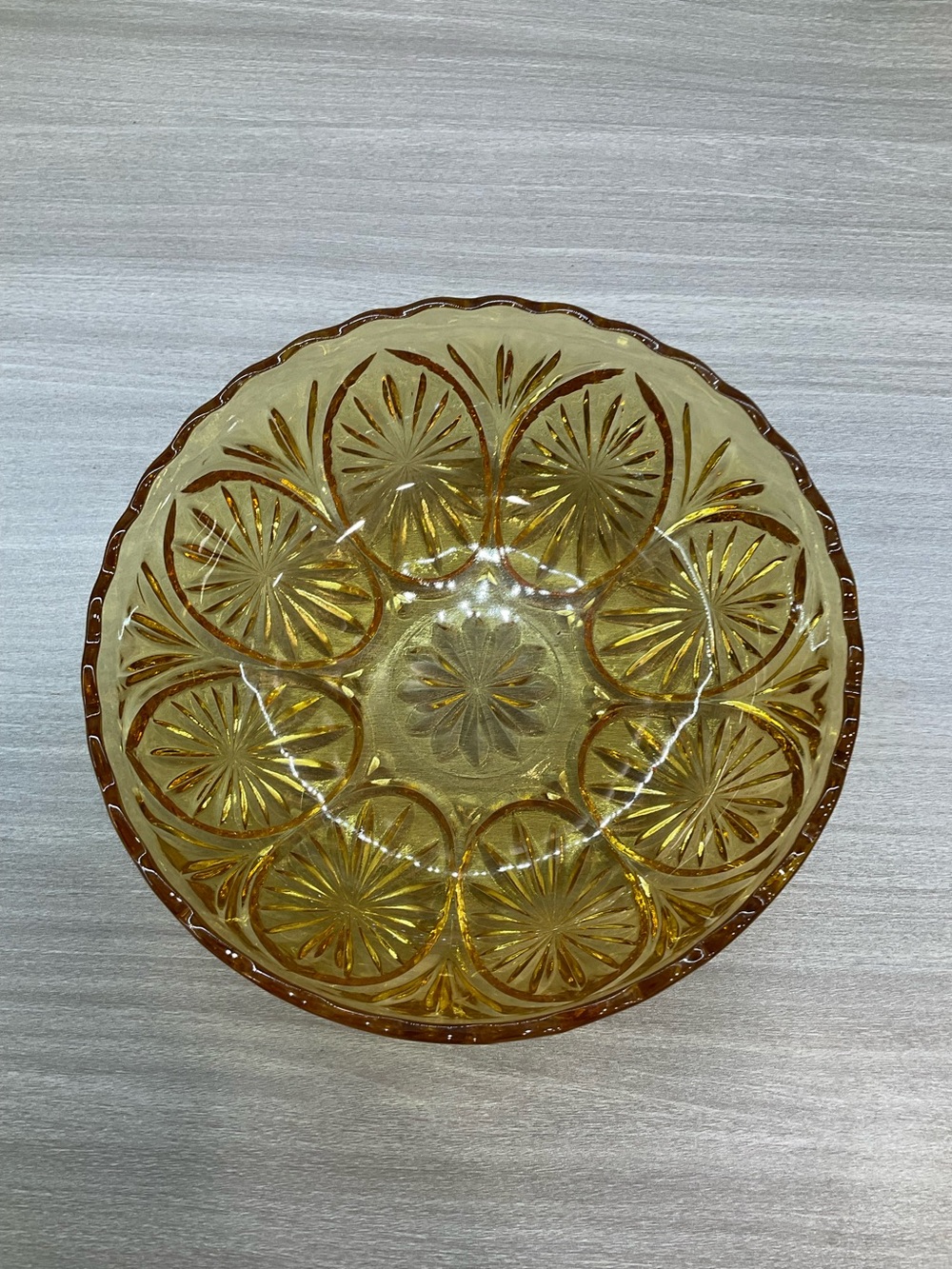 VINTAGE ANCHOR HOCKING STAR AND CAMEO MEDALLION HONEY AMBER GLASS BOWL